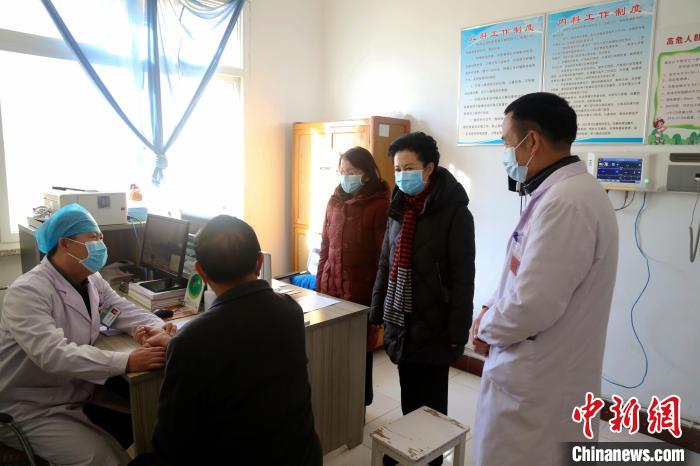 全國政協(xié)委員戴秀英：村醫(yī)越來越少，出路在哪？