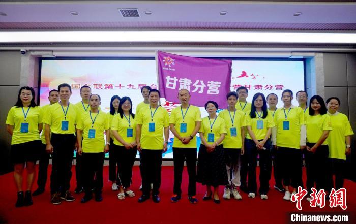 9月13日，2022年全國(guó)臺(tái)聯(lián)第十九屆臺(tái)胞青年千人夏令營(yíng)甘肅分營(yíng)在蘭州開(kāi)營(yíng)。圖為開(kāi)營(yíng)儀式現(xiàn)場(chǎng)?！【琶赖┰?攝