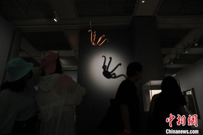 杜尚作品《帽架》。　張亨偉 攝