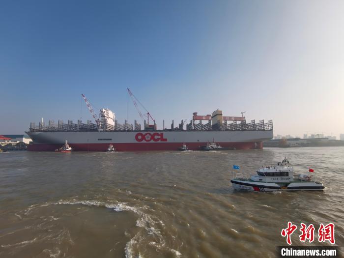 海巡艇在現(xiàn)場引導(dǎo)水上交通?！∧贤êＪ戮止﹫D