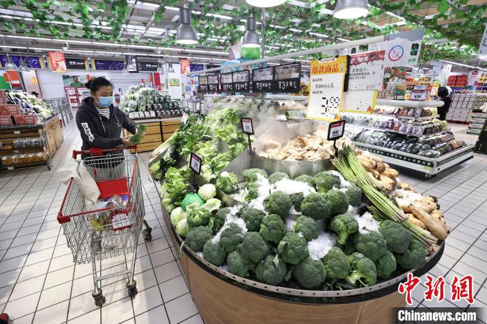 30年間，購物方式從“手推車”到“一鍵購”，美特好見證著山西超市經(jīng)濟(jì)的變遷?！堅?攝