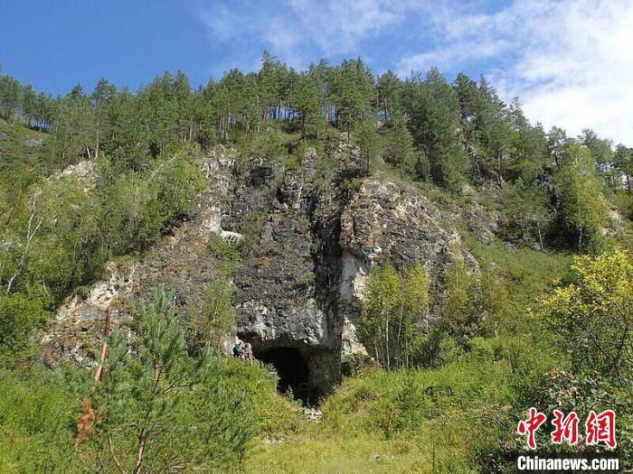 丹尼索瓦洞的入口(圖片來自Richard G. Roberts)?！∈┢樟指瘛ぷ匀?供圖