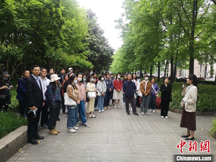 活動現(xiàn)場?！》队畋?攝