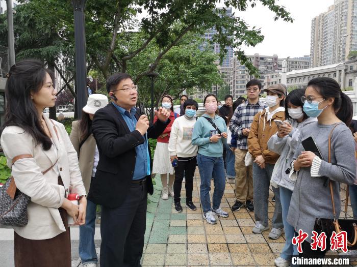 活動現(xiàn)場?！》队畋?攝