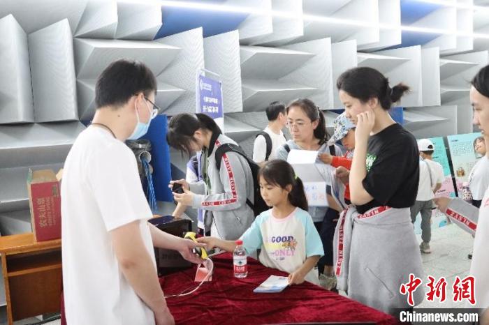 中科院聲學(xué)所公眾科學(xué)日活動(dòng)現(xiàn)場(chǎng)?！≈锌圃郝晫W(xué)所 供圖
