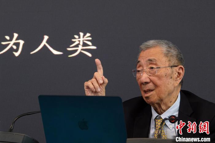 高能論壇上，丁肇中先生與現(xiàn)場聽眾交流?！?lt;a target='_blank' href='/'><p  align=