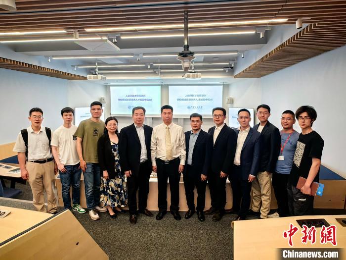 中國民航大學(xué)代表團(tuán)在英交流情況?！≈鬓k方提供