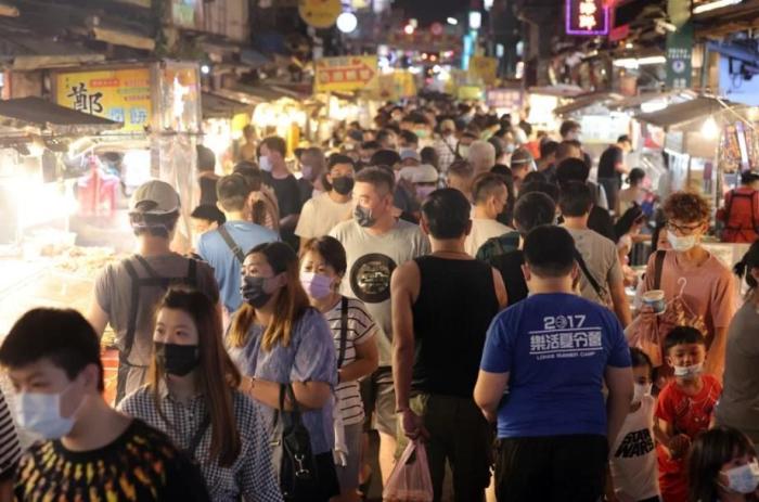 冰粉、雙皮奶、螺螄粉……臺(tái)網(wǎng)友發(fā)帖：臺(tái)灣街頭越來(lái)越多大陸小吃