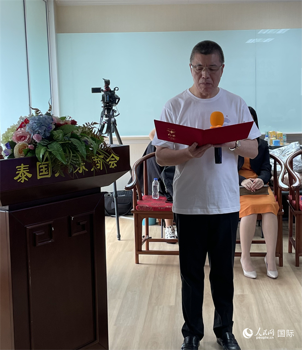 泰國(guó)浙江商會(huì)會(huì)長(zhǎng)祁曉云受泰國(guó)華僑華人和駐泰各級(jí)商會(huì)機(jī)構(gòu)委托發(fā)出倡議，華僑華人群體將積極助力亞運(yùn)會(huì)舉行。人民網(wǎng)記者 劉慧攝