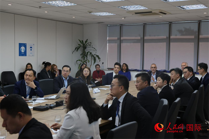 與會代表參與座談交流。人民網(wǎng)記者 時元皓攝