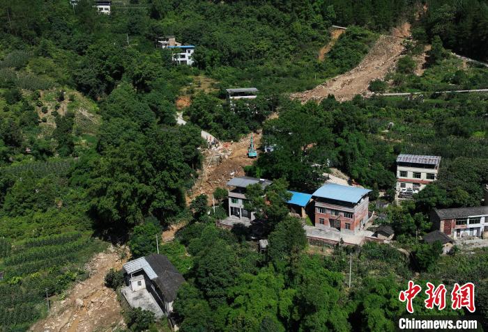 圖為航拍重慶萬州救援現(xiàn)場?！￡惓?攝