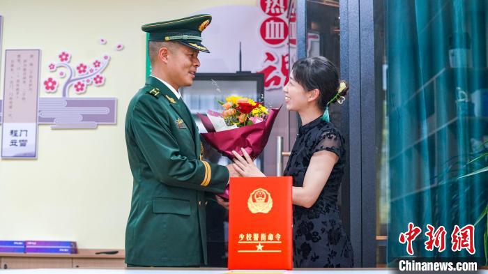 軍功章有你的一半?！堦愑?攝