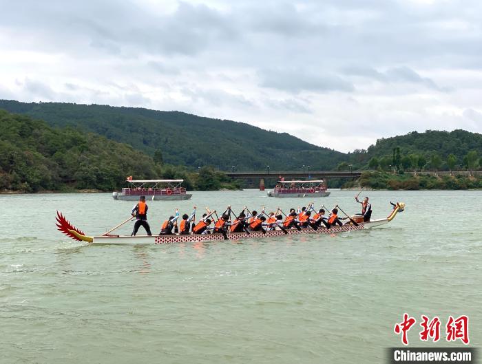 圖為龍舟賽活動。　陳靜 攝