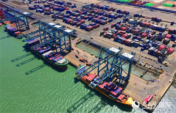 黃驊港綜合港區(qū)航拍圖。人民網(wǎng) 周博攝