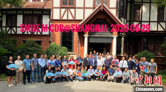 “微笑”衛(wèi)星(SMILE)任務(wù)中歐聯(lián)合轉(zhuǎn)正樣設(shè)計評審會合影?！≈锌圃簢铱臻g科學(xué)中心 供圖