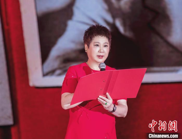 7月16日，榮智豐在2023年上海統(tǒng)戰(zhàn)文化周開幕活動中朗誦《與統(tǒng)戰(zhàn)先輩的時空對話》?！堦?攝