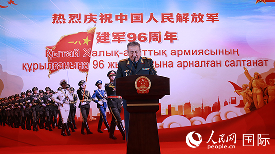 哈國防部副部長卡馬列特季諾夫中將發(fā)表致辭。人民網記者 李強攝