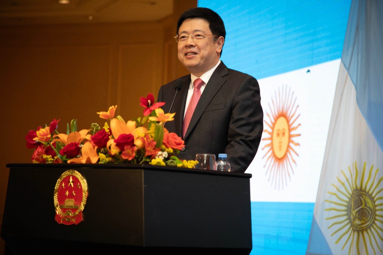 中國(guó)駐阿根廷大使鄒肖力致辭。中國(guó)駐阿根廷大使館供圖