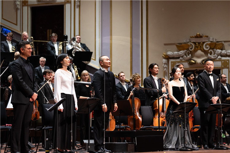 圖片說明： 8月5日，2023愛丁堡國際藝術(shù)節(jié)開幕式音樂會《慈悲頌》的演出現(xiàn)場。照片由藝術(shù)節(jié)組委會提供