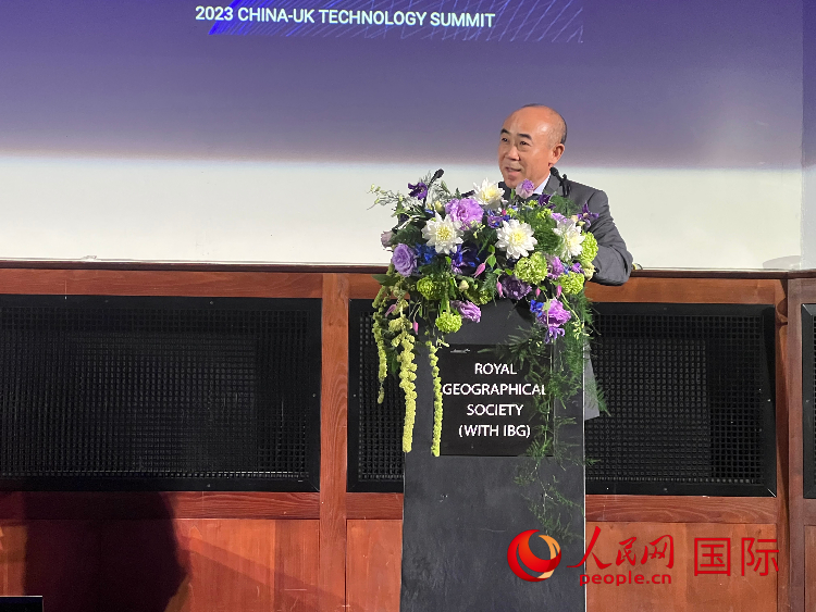 中國駐英國使館科技公參丁明勤發(fā)表致辭。人民網(wǎng)記者 周卓斌攝