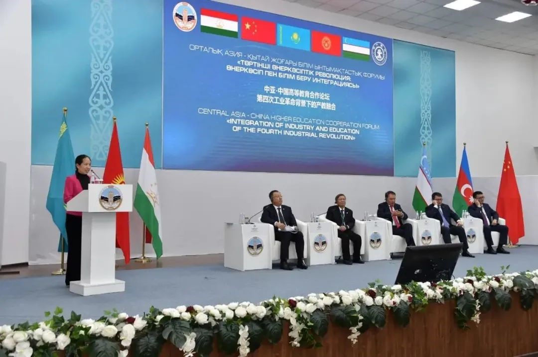 中國(guó)駐阿拉木圖總領(lǐng)館供圖 蔣薇總領(lǐng)事致辭