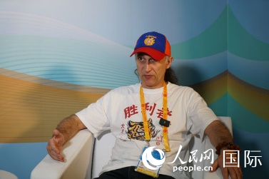 亞美尼亞新聞通訊社記者帕魯伊爾在“一帶一路”高峰論壇新聞中心接受人民網(wǎng)專(zhuān)訪。 人民網(wǎng) 褚夢(mèng)琦 攝