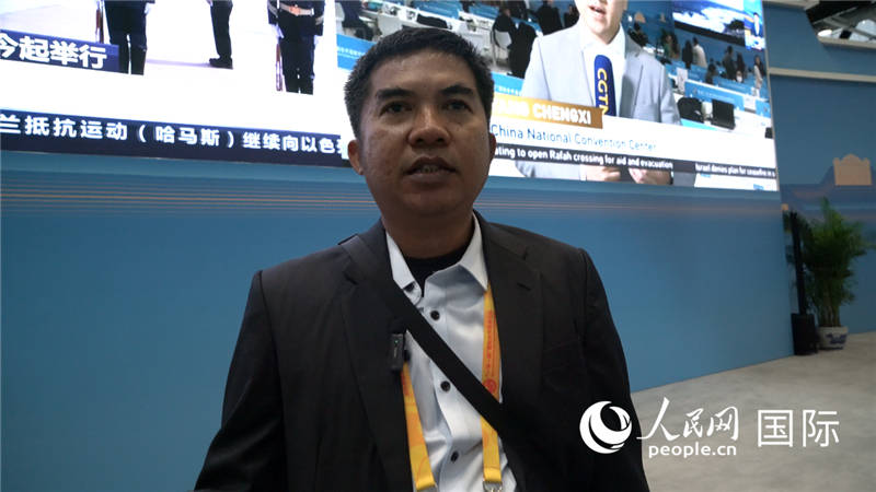 印尼《辛加朗綜合日報》記者班邦·蘇利斯提奧（Bambang Sulistio）與記者交談。人民網(wǎng) 楊春燕攝