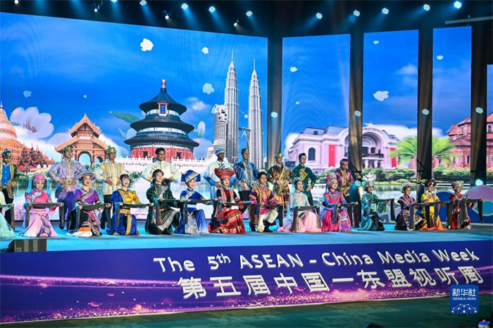 10月21日，在馬來西亞行政首都普特拉賈亞，演員在第五屆中國—東盟視聽周開幕活動上表演。新華社記者 程一恒 攝