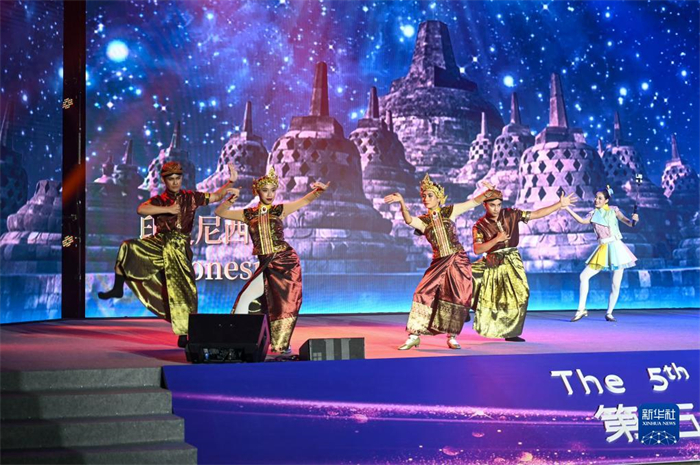 10月21日，在馬來西亞行政首都普特拉賈亞，演員在第五屆中國—東盟視聽周開幕活動上表演。新華社記者 程一恒 攝