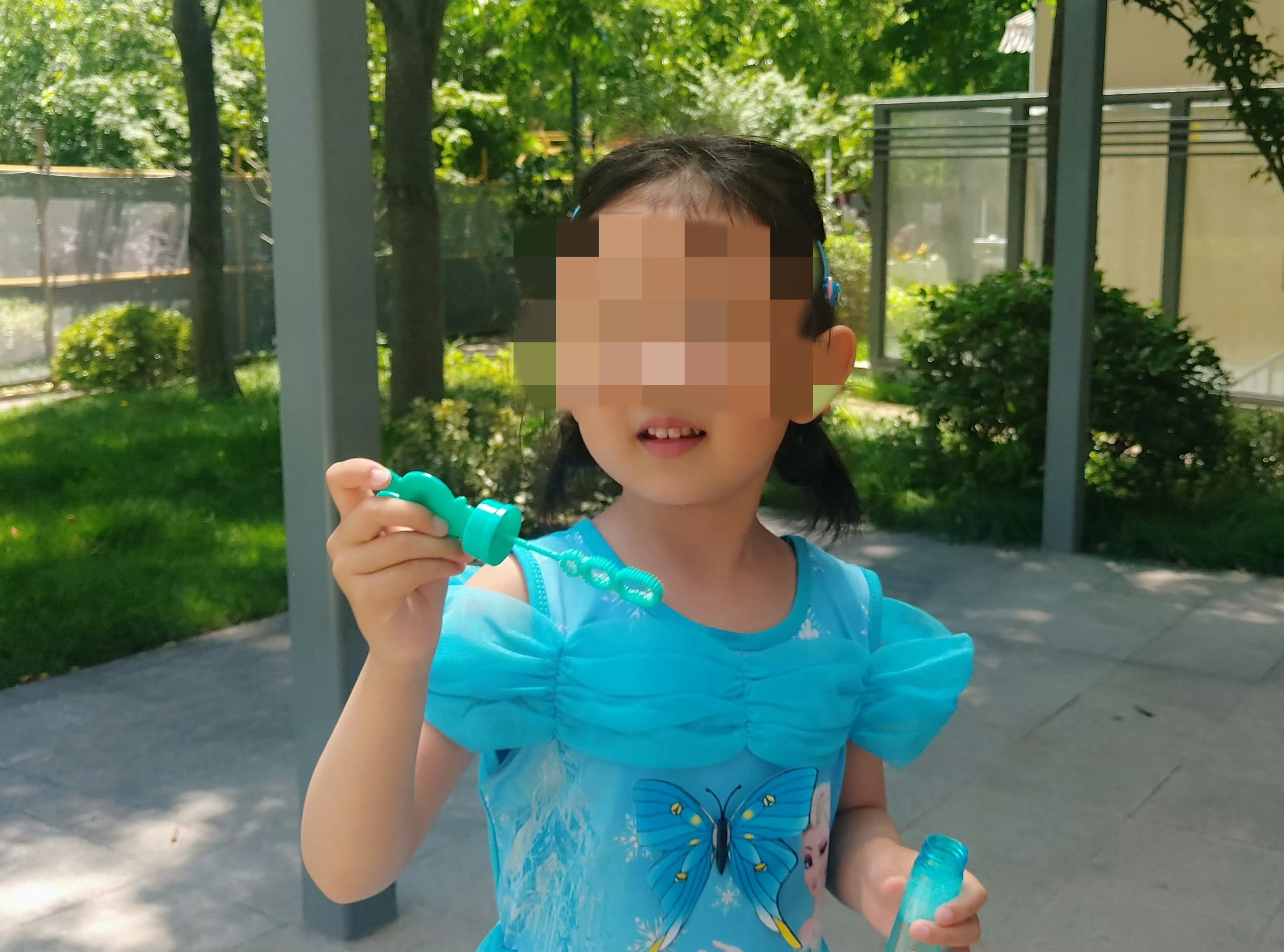 海灘失蹤女童。圖源：女童家人社交賬號