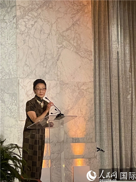 方李邦琴在頒獎臺上。人民網(wǎng)記者 鄧圩攝