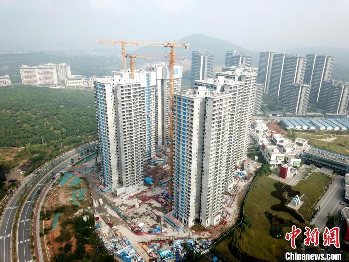 廣州一在建樓盤。 范少鵬 攝