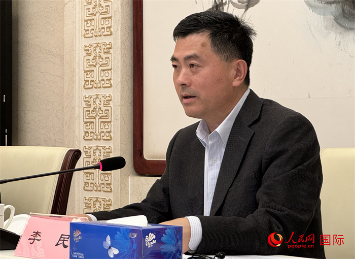 10月31日，歐美同學(xué)會(huì)秘書長李民在第五屆中法文化論壇媒體吹風(fēng)會(huì)上講話。（人民網(wǎng) 謝瑩攝）