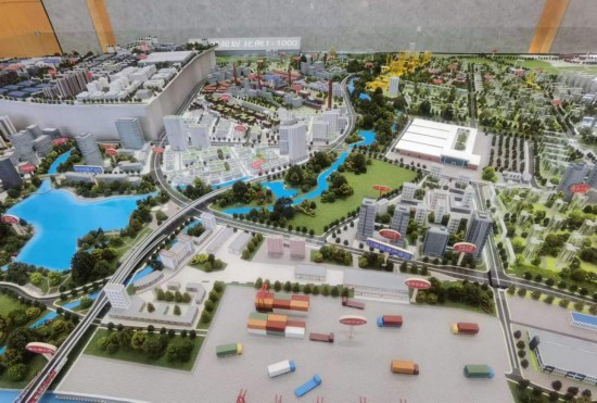 　　清水塘新能源裝備產(chǎn)業(yè)新城沙盤模型。本報(bào)記者 常雯宜攝