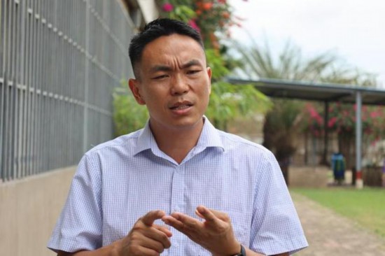   2023年10月24日，在加納特馬市，胡振興接受新華社采訪。（新華社發(fā)/賽特?cái)z）