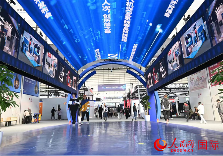 11月7日上午，2023年世界互聯(lián)網(wǎng)大會(huì)“互聯(lián)網(wǎng)之光”博覽會(huì)在浙江烏鎮(zhèn)開(kāi)幕。人民網(wǎng)記者 葉賓得攝