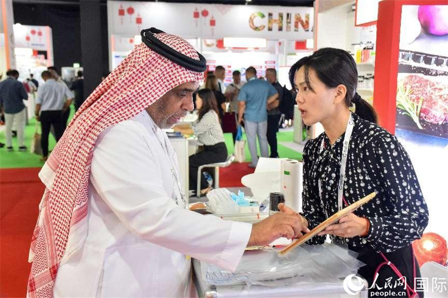 參展商交流。人民網(wǎng)塔里克·易卜拉欣攝