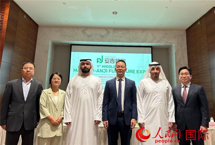 圖為與會(huì)嘉賓合影。人民網(wǎng) 閆夢(mèng)攝