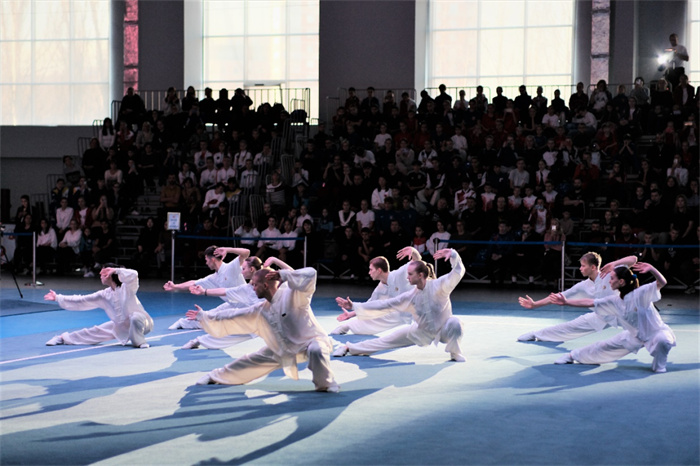 俄羅斯武術(shù)運(yùn)動(dòng)員進(jìn)行示范表演。駐俄羅斯大使館供圖