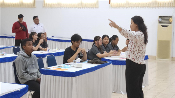巴陵康孔子學(xué)院外方院長普拉巴介紹孔子學(xué)院情況。主辦方供圖