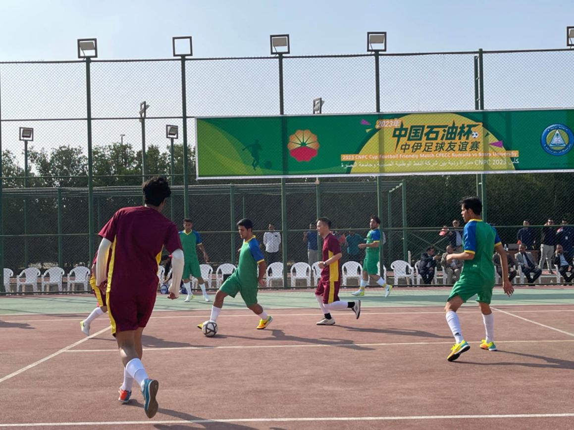 12月14日，中國(guó)石油（伊拉克）魯邁拉片區(qū)舉辦公共開放日和足球友誼賽。中國(guó)石油工程建設(shè)有限公司魯邁拉項(xiàng)目代表隊(duì)與巴士拉大學(xué)代表隊(duì)進(jìn)行了比賽，巴士拉大學(xué)代表隊(duì)獲勝。文學(xué)軍攝