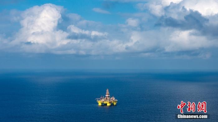 遠眺中國海油982鉆井平臺。<a target='_blank' href='/' _fcksavedurl='/' ><p  align=