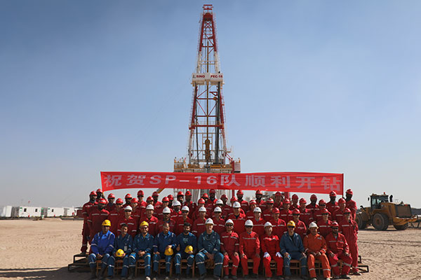 12月25日，中石化國工科威特分公司SINOPEC-16隊(duì)在科威特北部油區(qū)順利開鉆。中石化供圖