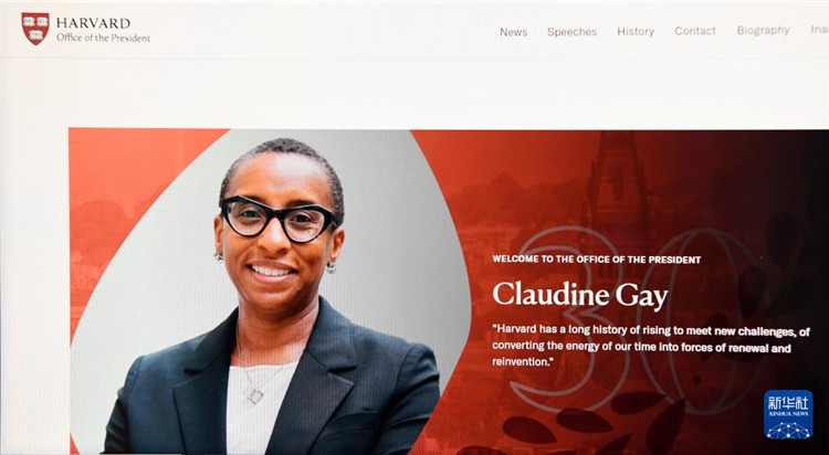 美國媒體1月2日報道，哈佛大學(xué)校長蓋伊宣布辭職。這是1月2日拍攝的有蓋伊照片的哈佛大學(xué)官網(wǎng)校長辦公室頁面。新華社記者李睿 攝