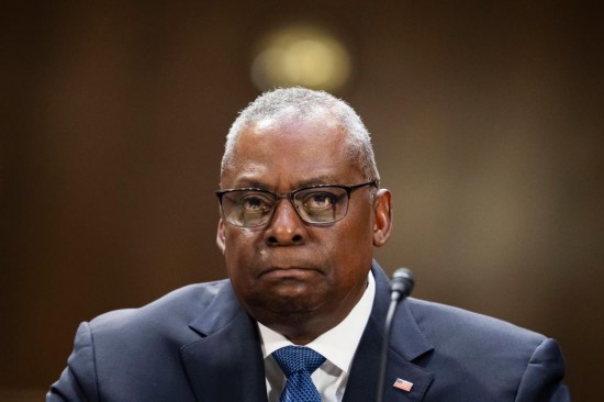 這是2023年10月31日，在美國首都華盛頓國防部長奧斯汀出席國會(huì)聽證會(huì)。新華社記者劉杰攝