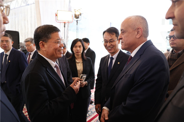 李永明同埃及住房部副部長(zhǎng)會(huì)談交流。主辦方供圖