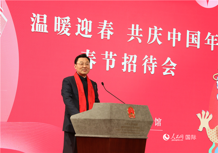 中國(guó)駐美國(guó)大使謝鋒發(fā)表致辭，向全體在美同胞致以親切問(wèn)候。人民網(wǎng)記者 李志偉攝