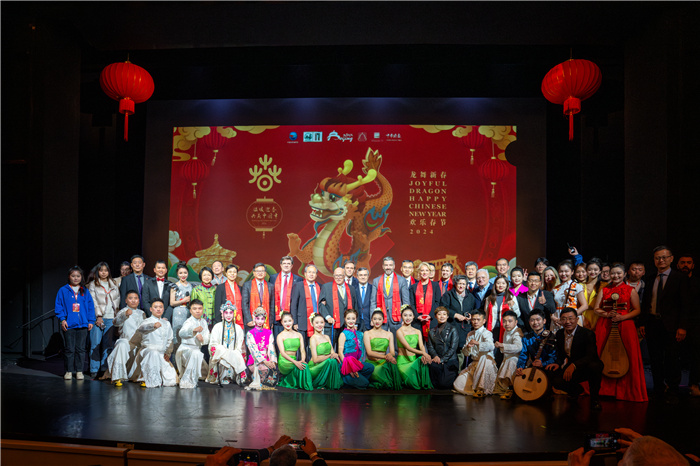 與會(huì)嘉賓合影。中國(guó)駐希臘大使館供圖