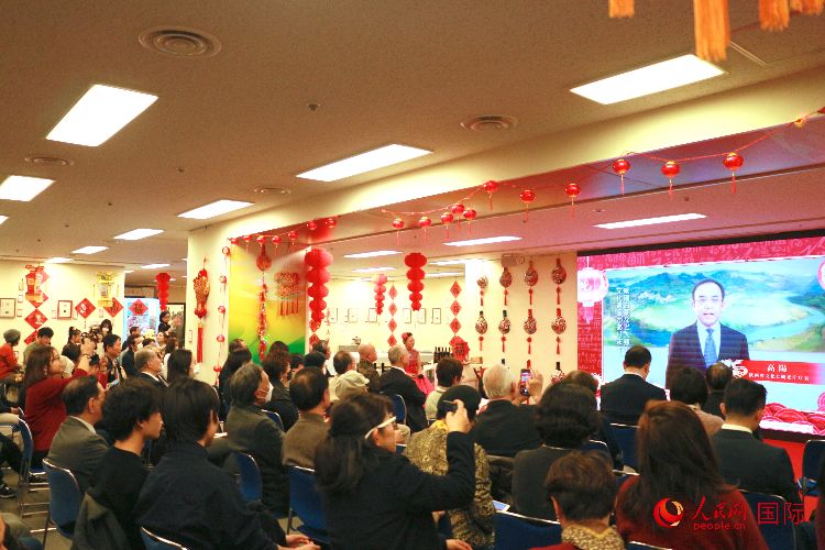 2月9日，“喜迎龍年·品味陜西”——2024新春迎福（展）聯(lián)歡會暨陜西文化年在東京中國文化中心拉開帷幕。人民網(wǎng) 許可攝