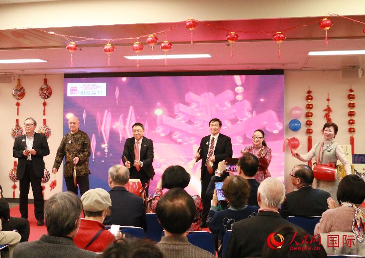 打擊樂合奏《春節(jié)序曲》。人民網(wǎng) 許可攝